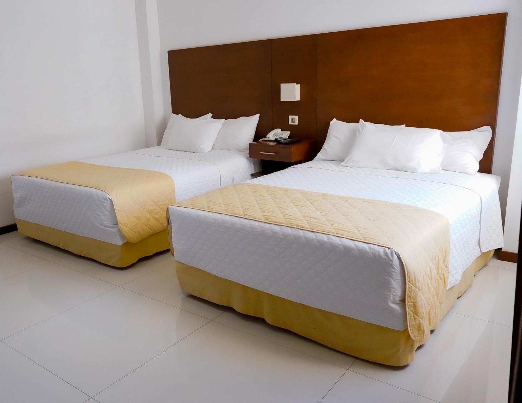 Prince Hotel Санта-Крус-де-ла-Сьєрра Екстер'єр фото