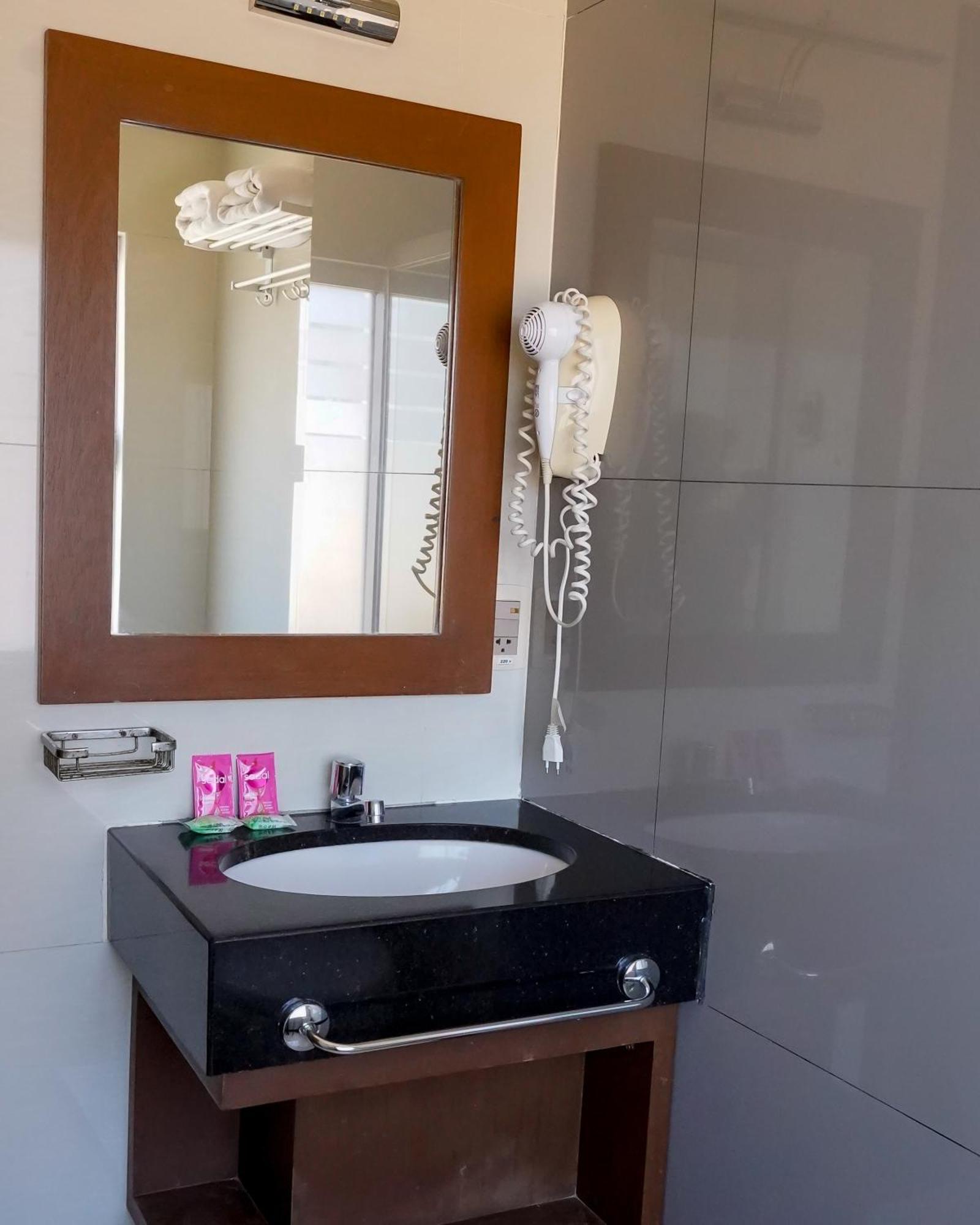 Prince Hotel Санта-Крус-де-ла-Сьєрра Екстер'єр фото