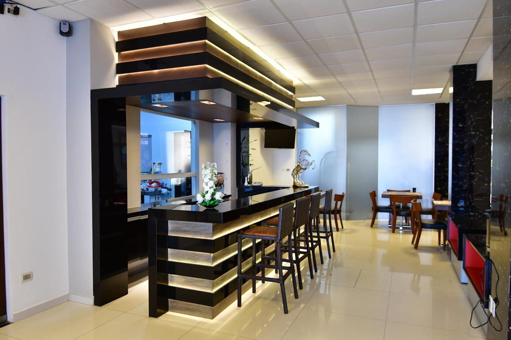 Prince Hotel Санта-Крус-де-ла-Сьєрра Екстер'єр фото